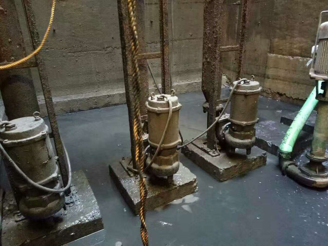 南雄污水池清理